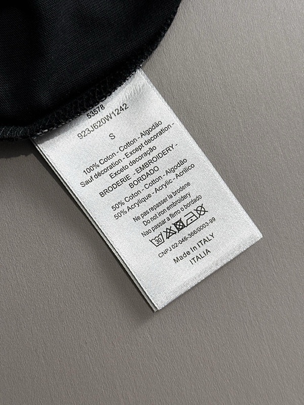 ブランドTシャツ着用イメージ